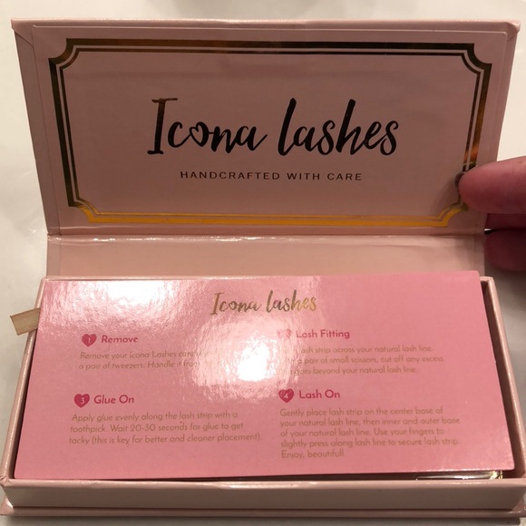 Fake lashes - Picture 3 of 5